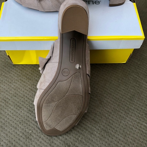 Shoes - Picture 4 of 6